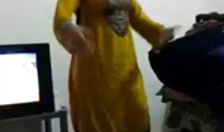 جوان دختر انگلیسی با داشتن فیلم پورن زیرنویس فارسی سرگرم کننده با دیک سیاه و سفید