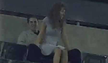سگ ماده, از فیلم پورن دوجنسه کون, کون